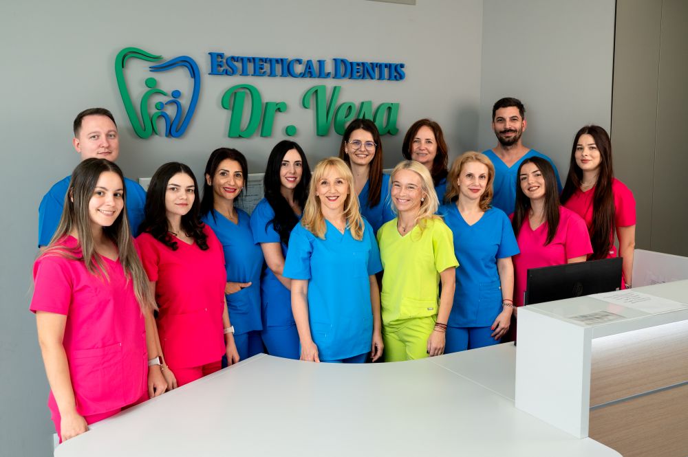 echipa medicala Estetical Dentis Oradea 2025