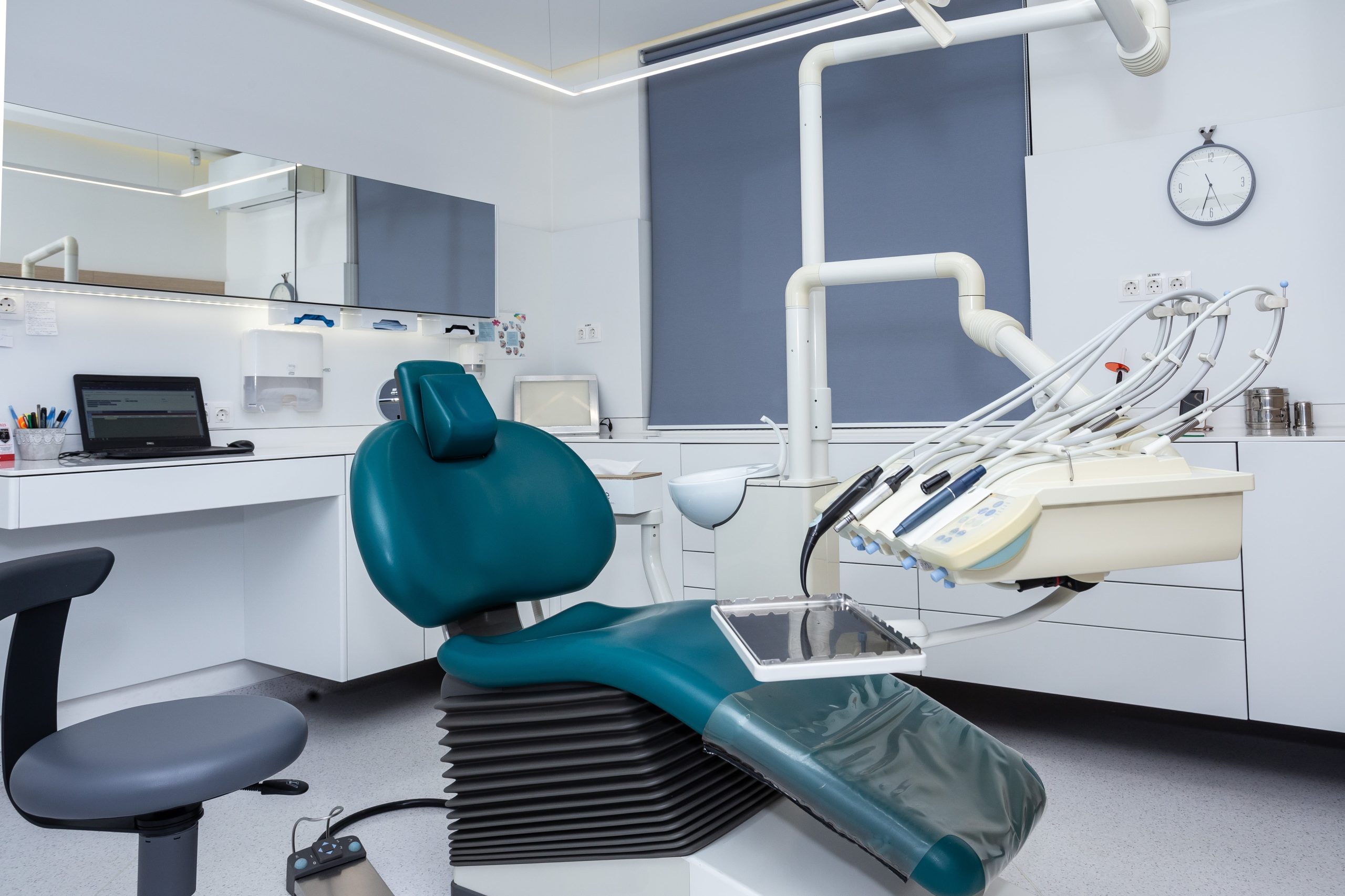 Estetical Dentis Oradea 2023 interior cabinet stomatologic 10 min scaled